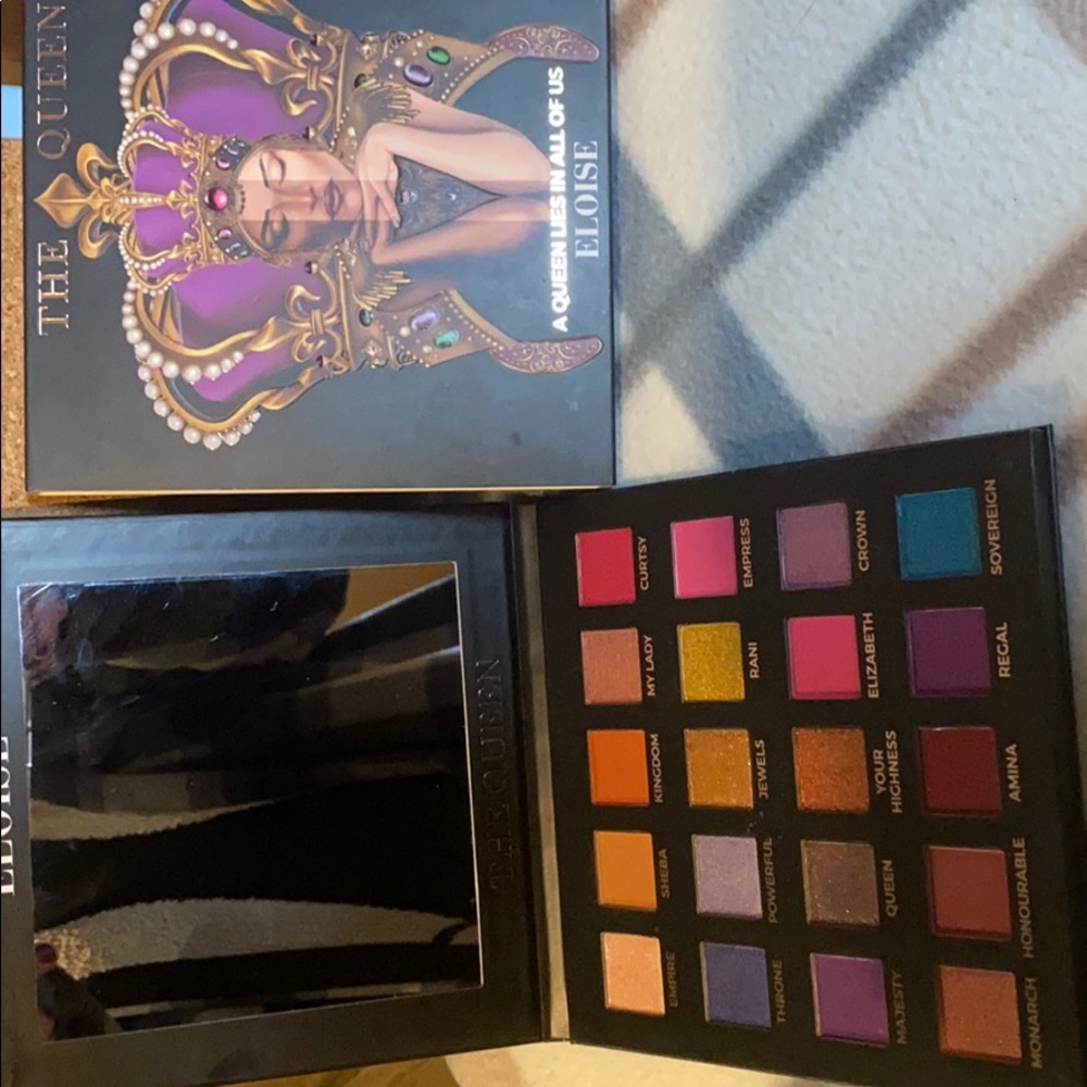 Queen eye shadow pallet